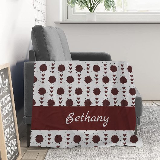 Maroon Cheerleader Pom Poms & Hearts Pattern Fleece Deken
