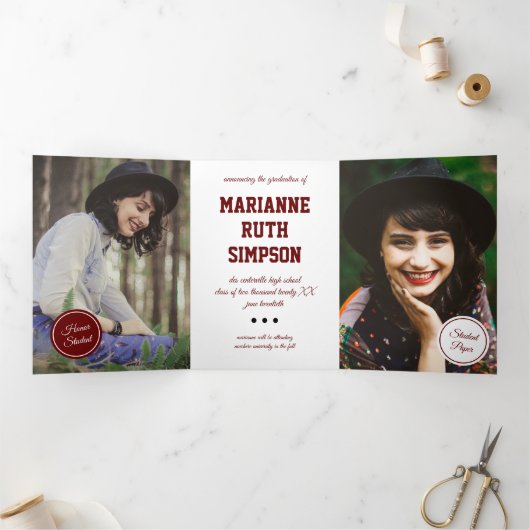 Maroon Circles 5-foto-Afstuderen Drieluik Uitnodiging (Binnen)