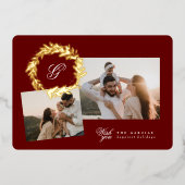 Maroon Classic Kerst monogram krans TWEE foto Folie Feestdagenkaart (Voorkant)