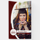 Maroon Curved Lijst Foto Afstuderen Spandoek (Verticaal)