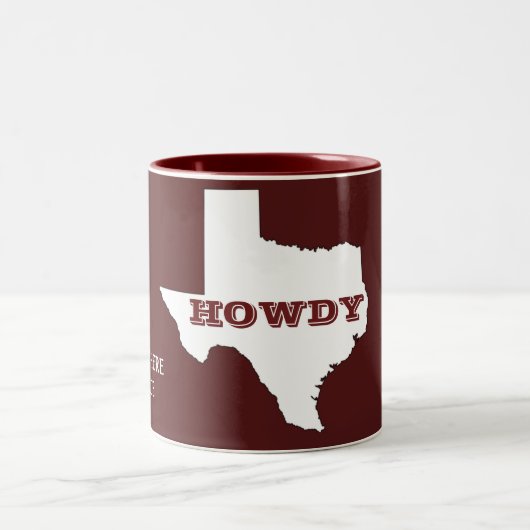 Maroon Custom Text Texas Map Outline Howdy Texan Tweekleurige Koffiemok (Center)
