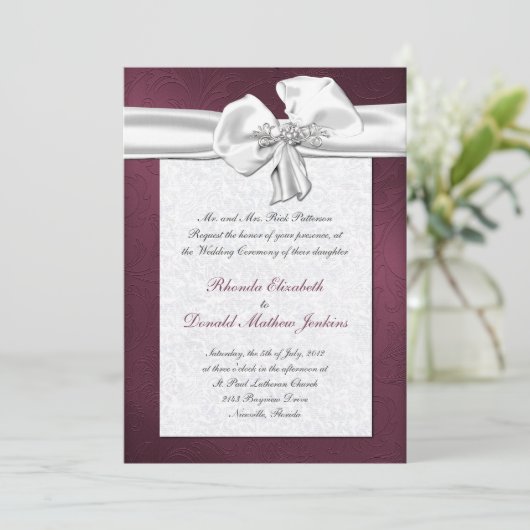 Maroon Damask Wedding Uitnodiging (Staand voorkant)