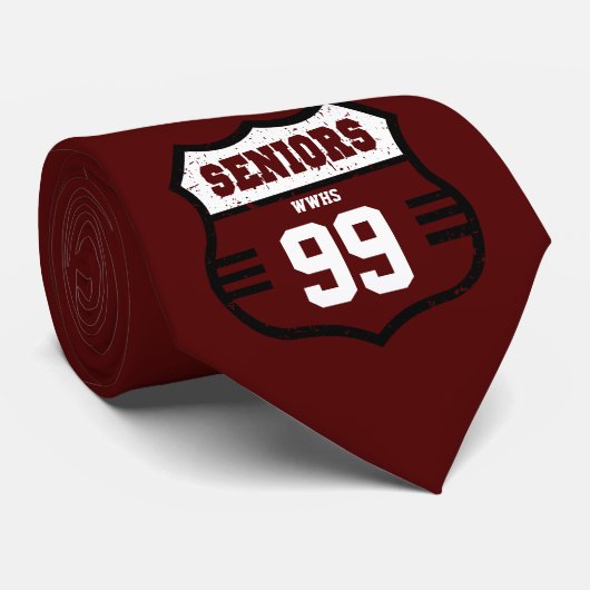 Maroon Distress Seniors Road Sign Stropdas (Opgerold)