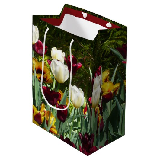 Maroon en gele Tulpen kleurrijke Floral Medium Cadeauzakje (Voorkant Gekanteld)