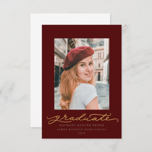 Maroon en Gold Millennial Script Uitnodiging (Voorkant / Achterkant)