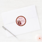Maroon en goud schattig Indiase bruidspaar gunst Ronde Sticker (Envelop)
