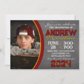 Maroon en Gouden Chalkboard Afstuderen Invitation Kaart (Voorkant)