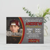 Maroon en Gouden Chalkboard Afstuderen Invitation Kaart (Staand voorkant)