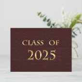 Maroon en Gouden Klasse van 2025 Graduation Party Kaart (Staand voorkant)