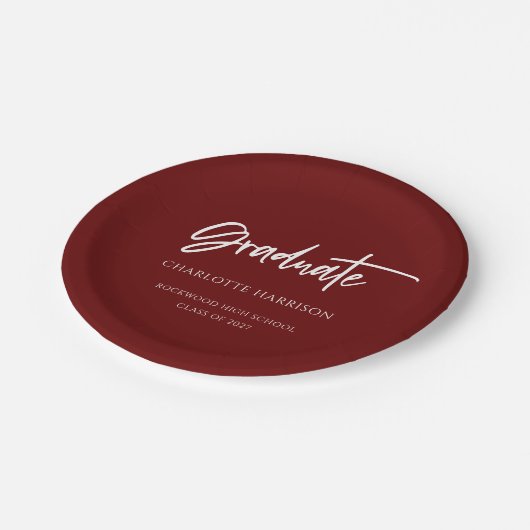 Maroon en White Modern Script Graduation Party Papieren Bordje (Gekanteld)