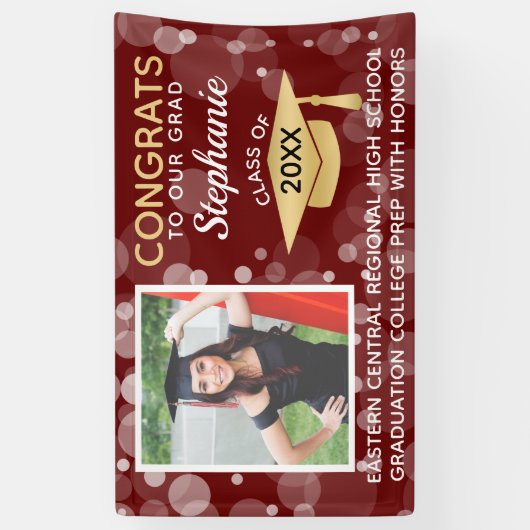 Maroon Gold Bubbles Gefeliciteerd Foto Afstuderen Spandoek (Verticaal)