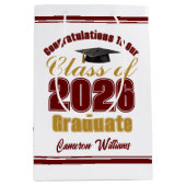 Maroon Gold Class of 2026 Graduation Party Medium Cadeauzakje (Voorkant)