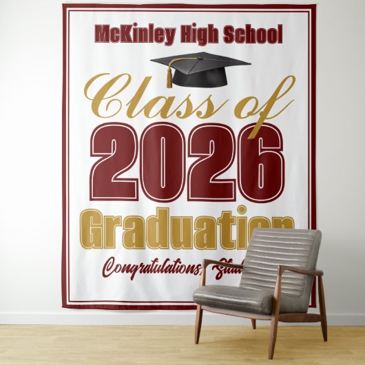 Maroon Gold Class of 2026 Graduation Photo Booth Wandkleed (In situ)