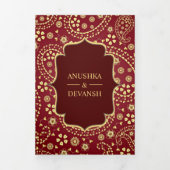 Maroon Gold Paisley Bollywood Style Indian Wedding Drieluik Uitnodiging (Cover)