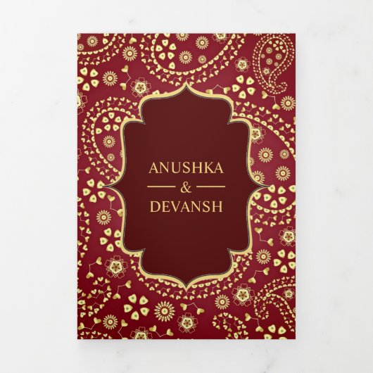 Maroon Gold Paisley Bollywood Style Indian Wedding Drieluik Uitnodiging (Cover)