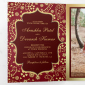 Maroon Gold Paisley Bollywood Style Indian Wedding Drieluik Uitnodiging (Binnenzijde eerst)
