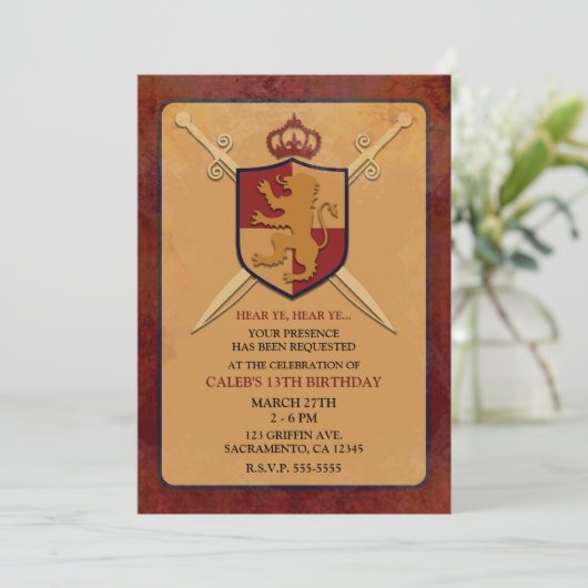 Maroon & Gold Royal Knight Griffin Shield Party Kaart (Staand voorkant)
