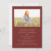 Maroon Gold Typografie Foto Afstudeerder aankondig Kaart (Achterkant)