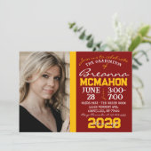 Maroon & Goud Afstuderen Fotouitnodiging Kaart (Staand voorkant)