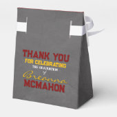 Maroon & Goud Krijtbord Afstuderen Geschenkdozen Bedankdoosjes (Achterkant)