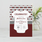 Maroon & Gray Argyle Pattern Baby Foto Aankondiging (Staand voorkant)