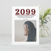 Maroon Grote Nummers Twee-foto Afstuderen (Staand voorkant)