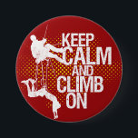 Maroon houdt kalm en klimt op de Button van de rot<br><div class="desc">Cool grunge halftone knop voor rockklimmers. Blijf kalm en klimt door. Geef uitdrukking aan je liefde voor bergbeklimmen en buitensport en games. Wilde en avontuurlijke tieners.</div>