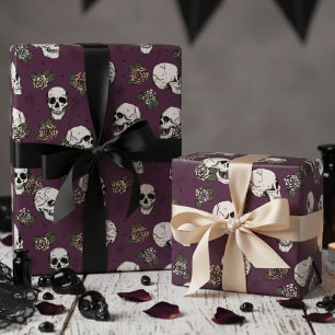 Maroon Little Gothic Skulls en Rozen Floral Cadeaupapier