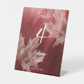 Maroon Maple Leaves Fall Wedding Reclamebord Met Voetstuk (Voorkant)