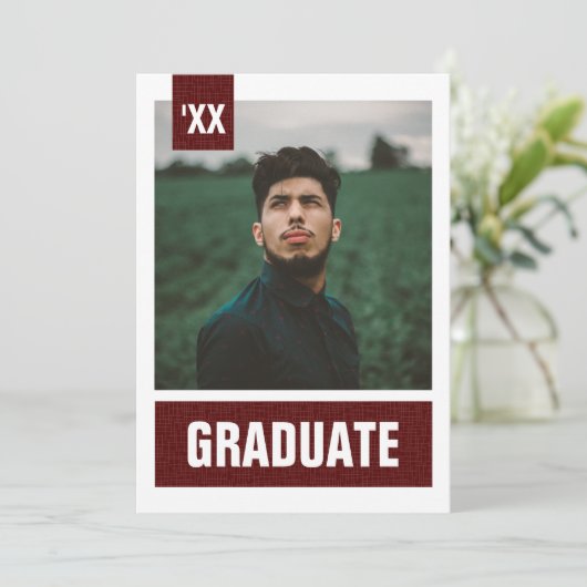 Maroon Modern Textured Photo Afstuderen Kaart (Staand voorkant)
