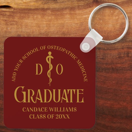 Maroon Osteopathic Medical School Afstuderen Sleutelhanger (Achterkant)