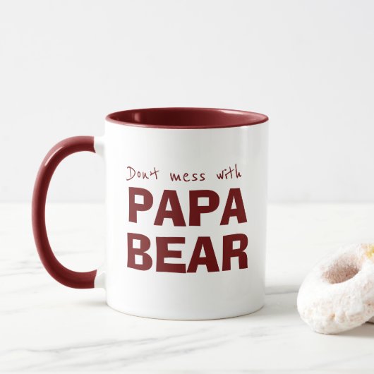 Maroon Papa Beer Papa Minimalist Typografie Mok (Met donut)