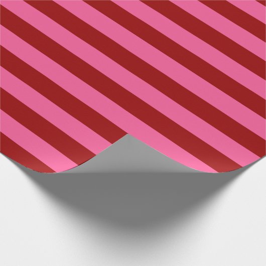 Maroon Red Pink Stripes Design Cadeaupapier (Hoek)