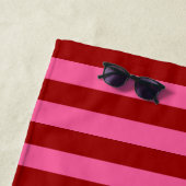 Maroon Red Pink Stripes Design Strandlaken (In situ)