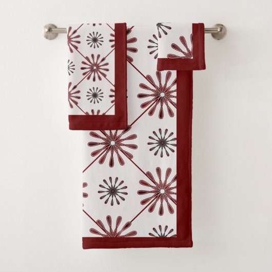 Maroon Red Retro Spiro Geometric Pattern Bad Handdoek (Insitu)