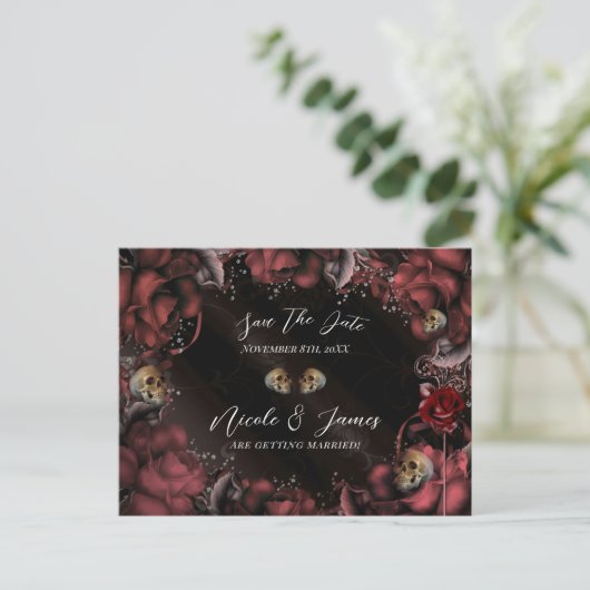 Maroon Red Rust Rozen Skulls Gothic Save the Date Aankondigingskaart (Staand voorkant)