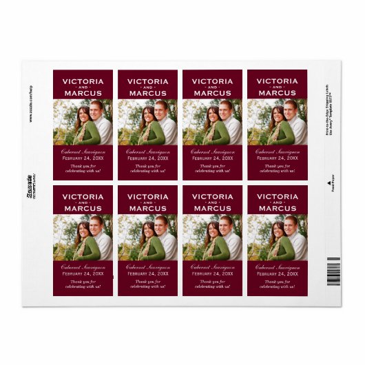 Maroon Rode Bruiloft Monogram Foto Wijnfles Etiket (Full Sheet)