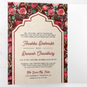 Maroon rode rozen bloemenindiaanse bruiloft Drieluik Uitnodiging (Binnenzijde eerst)