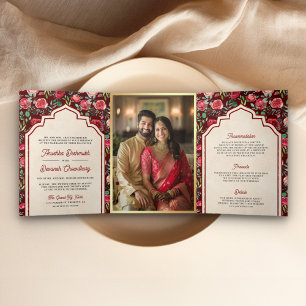 Maroon rode rozen bloemenindiaanse bruiloft Drieluik Uitnodiging