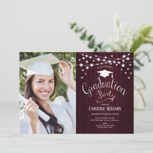 Maroon Rustic Graduparty met foto Kaart (Staand voorkant)