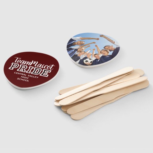 Maroon School Pride Mascot naam Handboek Handwaaier (Niet-gemonteerd)