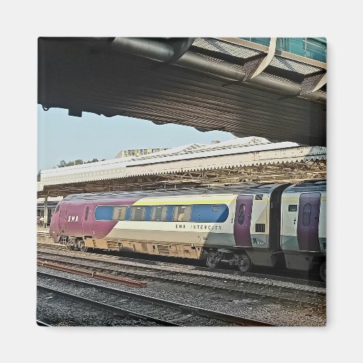 Maroon trein, onder de brug magneet (Voorkant)