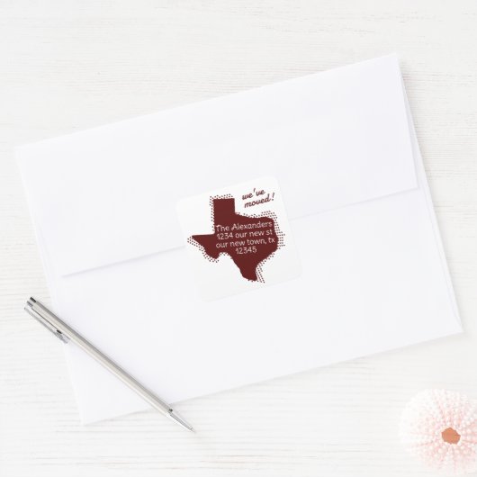 Maroon We've Moved - Gestippelde Texas Verhuisberi Vierkante Sticker (Envelop)