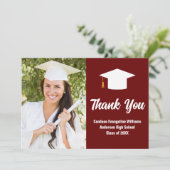 Maroon Wit Afstuderen Foto gepersonaliseerd Bedankkaart (Staand voorkant)