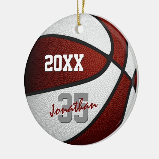 maroon wit team kleuren jongens basketbal keramisch ornament (Links)