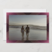 maroon witte deco goudmonogram foto save the date (Achterkant)