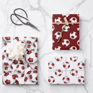 Maroon witte voetballen coördinerende sport set inpakpapier vel