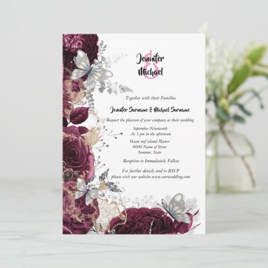 Maroon zilver roos vlinder chique elegante bruilof kaart (Staand voorkant)