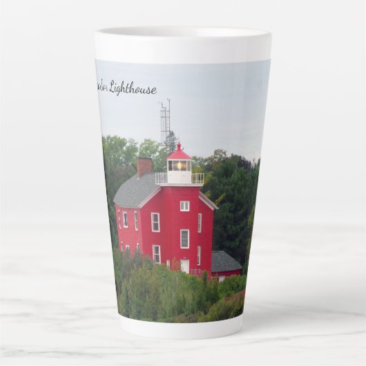 Marquette Harbor Lighthouse latte mok (Voorkant)