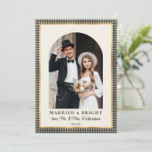 Married and Bright Arch Photo Black Gold Plaid  Feestdagenkaart (Staand voorkant)